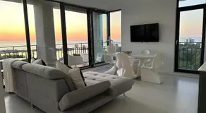 Donna Alba Seaview Penthouse, casa ta de pe plajă - Image 3