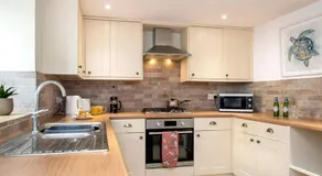Cosy Cottage - Apple Pie Luxury Escapes - Image 3