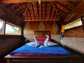 Homestay Kayu Dengan Suasana Pedesaan & Pegunungan - Image 2