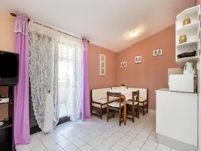 Apartment in Liznjan with Pool Terrace - Image 2