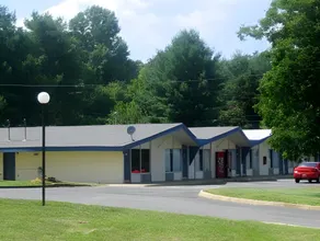 Budget Inn - Madison - Image 4