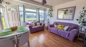 Beautiful Chalet In The Seaside Village Of Scratby, Norfolk Ref 51054S - Image 2