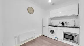 Urban Elegance Luxury Living with Kitchenette - Image 5