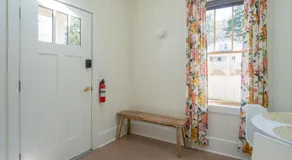 Queen City Bungalow & Cottages - Image 4