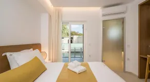 Tarra Seaside Hotel - Image 2