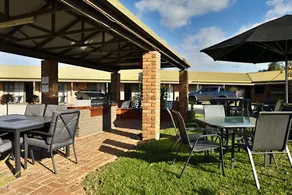 Statesman Motor Inn - Image 3