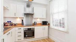Apartment 5 Blue Bridge Court - Image 4