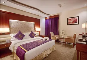 Lavona Hotel - Image 4