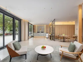 Country Inn & Suites by Radisson Lanzhou West Station Old Street Huanghelou - Image 3