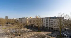 Emplacement idéal, Garage privé, Lumineux - Image 5