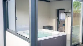 Projecteur sur ma bulle - Studio Viens dans ma bulle avec JACUZZI privé - Image 5