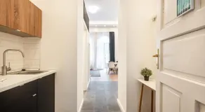 Grand Avenue Apartment - Image 3