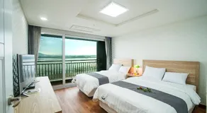 Breeze Bay Hotel - Image 2