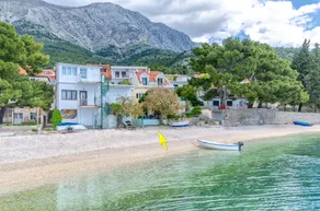 House Beach house Toma - Image 2