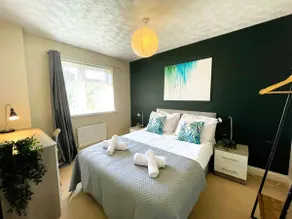 ELY House with FREE private parking - Image 2