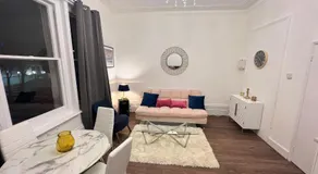 Iconic One Bed Apartment in Chiswick - Image 2