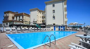 Hotel Garden - Image 4