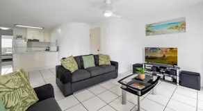 Central, neat and affordable 2 bed apartment - Image 5