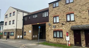 5 Town centre, entire flat, free parking king bed - Image 5
