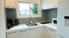 103 - Beachside Renovated 1BR apt w private garden - Image 5