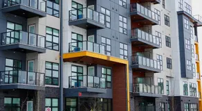 Green Luxe Garden 2BR 1Bath and Free Parking - Image 4