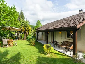 Beautiful holiday home with courtyard - Image 1