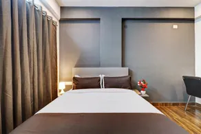 Townhouse Ecity Inn - Image 2