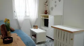 Studio indépendant Chez l'hôte - possibilité parking gratuit - 5 min Métro accès rapide toute la Ville - 15 min Elyamaje - Image 2