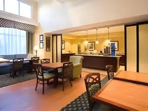 Hampton Inn & Suites Lake Wales - Image 5
