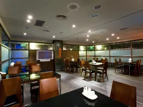 H.M.Hotel - Image 4