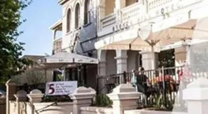 Charming Getaway Steps from Attractions & Amenities - Image 4