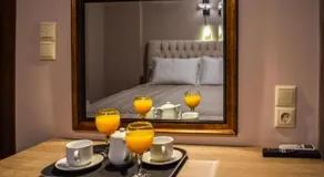 Elia Deluxe Accommodation - Image 4