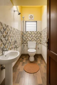 Spacious 2BHK apartment near airport - Image 5