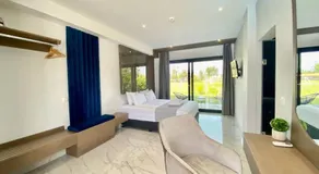V luxury Suites - Image 2