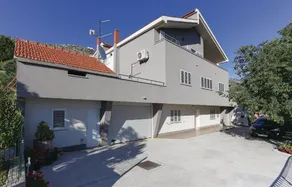 Villa IN - Image 2