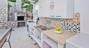 Luka's Lodge Guesthouse & Hostel - Image 4