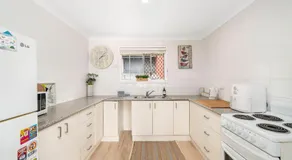 Salt-Air Serenity -Stylish 1-Bed - Image 4
