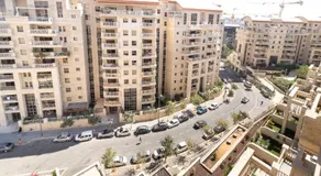 Stylish 1 Bedrooms Parking At City Gate - Image 5