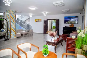 Golden Hotel - Image 3