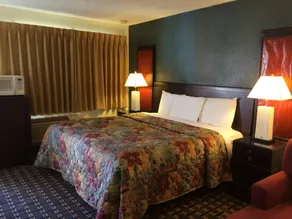 The River Inn & Suites - Image 5