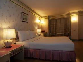 Florida Hotel - Image 2