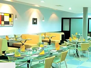 Hotel Highway Garden - Image 5