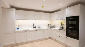 Brand New Modern 2-Bed Dog-Friendly Apartment in Broadway High Street - Sleeps 6 - Image 5