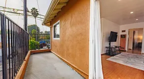 Spacious Two Bedroom in Santa Monica #E - Image 5