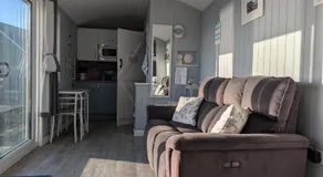 Allibella Shepherds Hut, Amazing Seaview, Private garden, Pet Friendly - Image 2