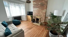 Stylish Unique 3 Bedroom House Hastings - Image 2
