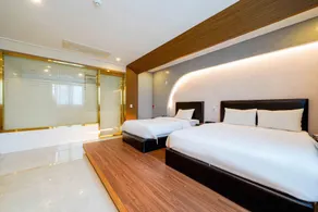 The King Hotel - Image 5