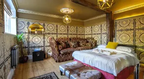 Huge Deluxe 600 Year Old Essex Manor, Hot Tub, Cinema Room, Sky Tv - Image 2