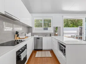 Relaxing 2-Bed Home Close to Beaches and Parks - Image 3