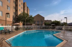 Luxury Medical District Mins to Dallas Market with Pool View - Image 2